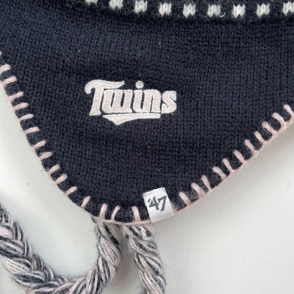 Women’s Minnesota Twins Black Sherpette Knit Hat by '47 - Picture 4 of 6